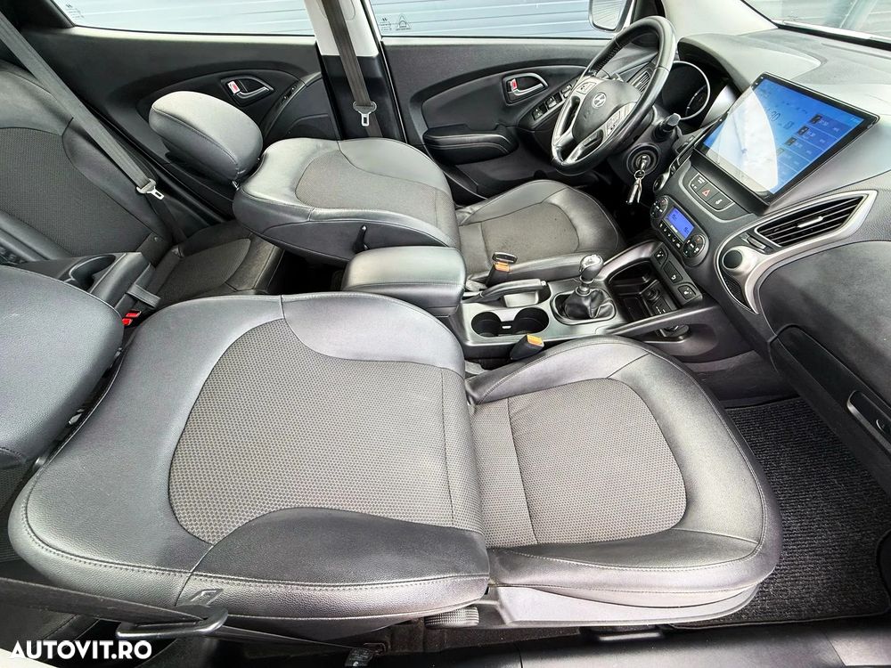 Hyundai ix35 1.7 CRDI 2WD blue Finale Silver - 20