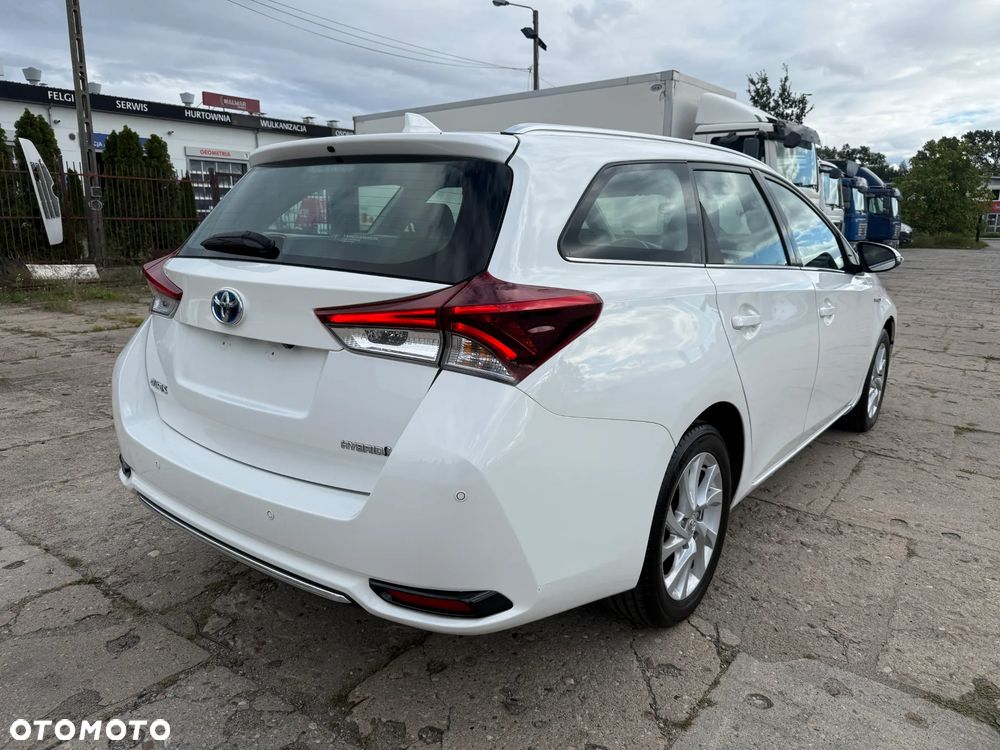 Toyota Auris 1.8 HSD Luna - 4