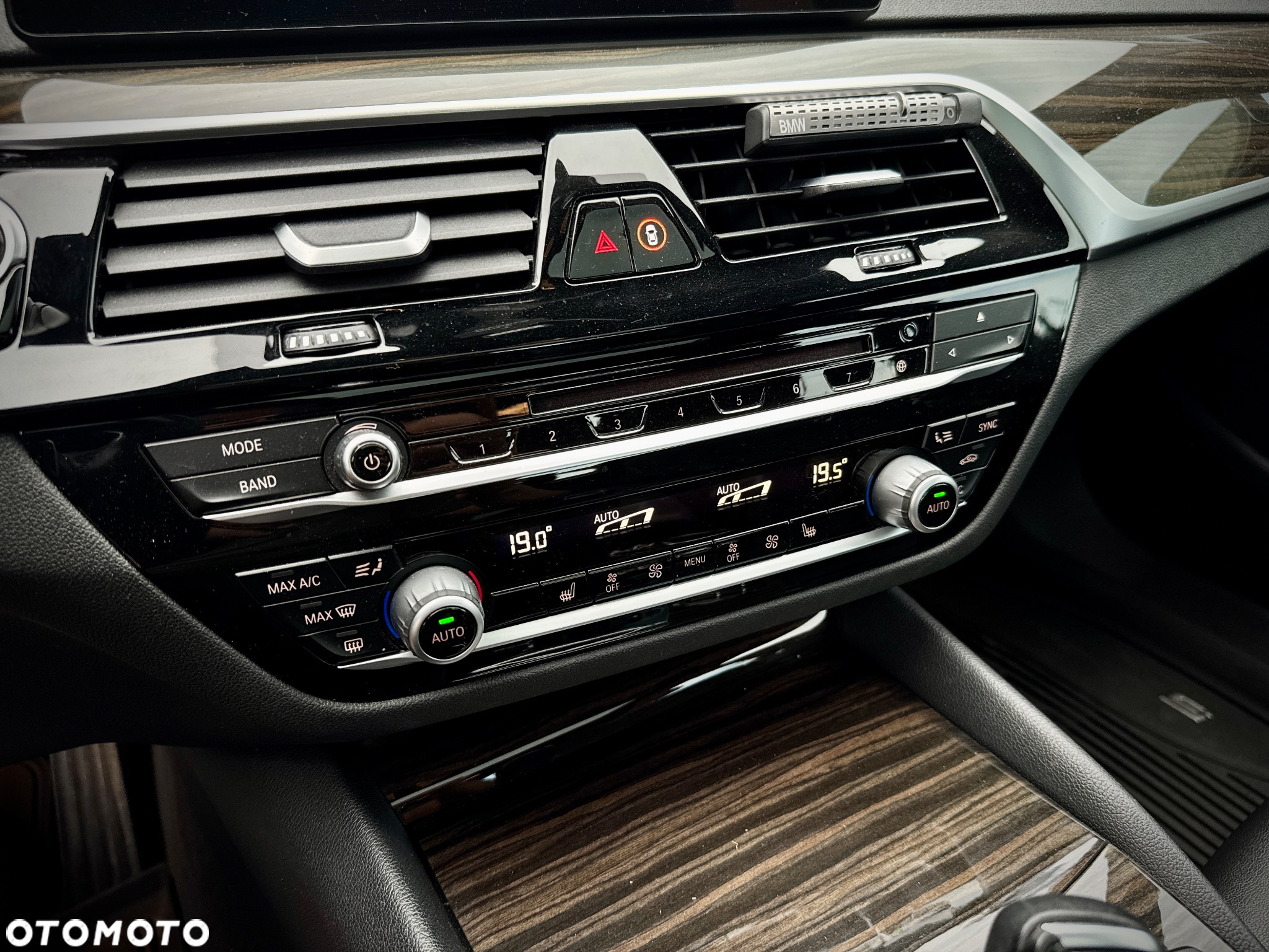 BMW Seria 5 ver-530i-xdrive-m-sport-edition - 24