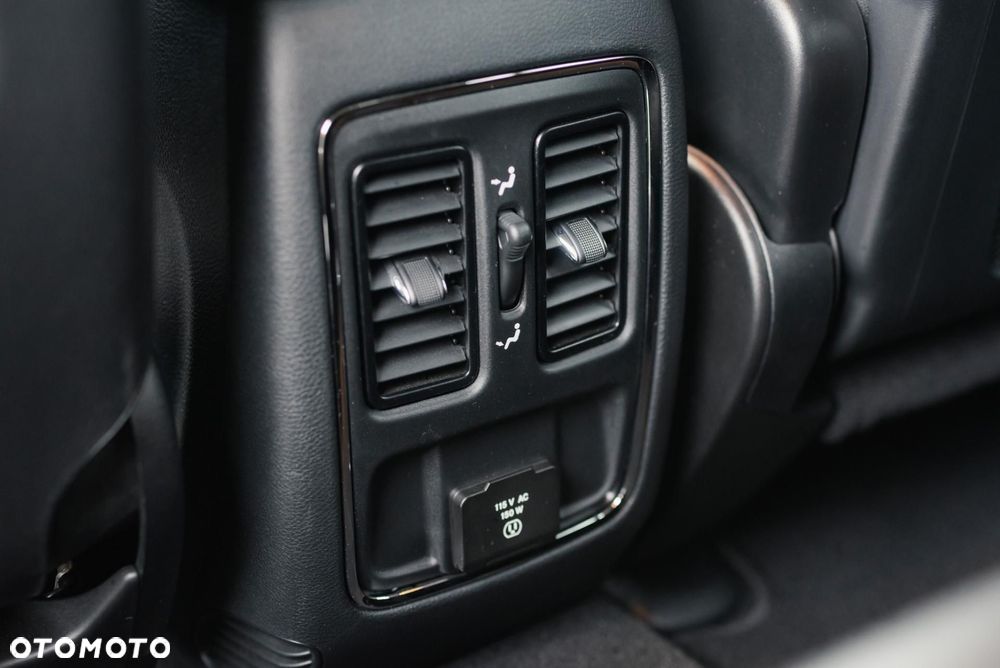 Jeep Grand Cherokee - 32