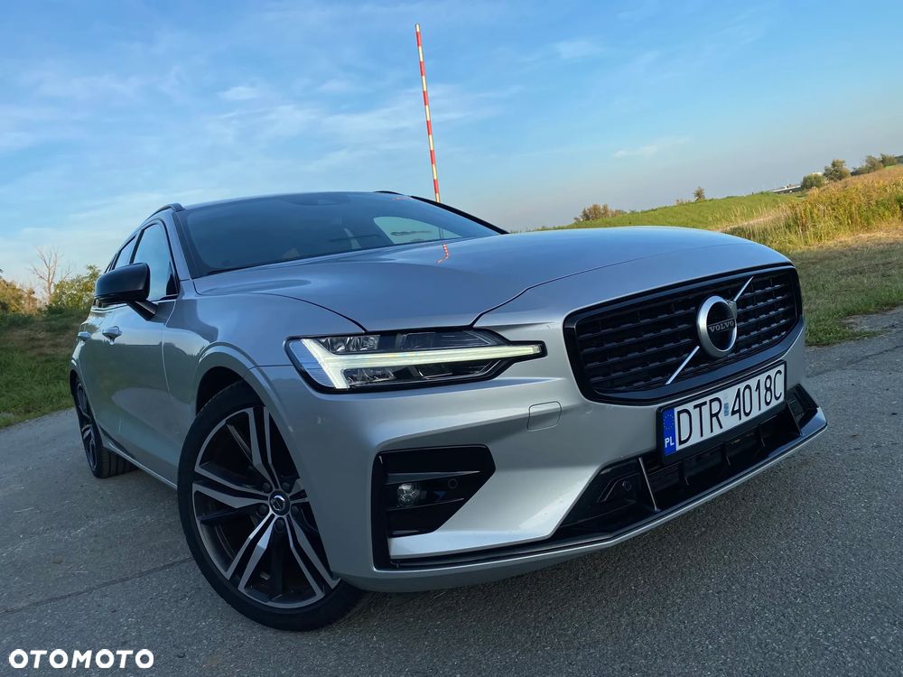 Volvo V60 B3 B R-Design - 3