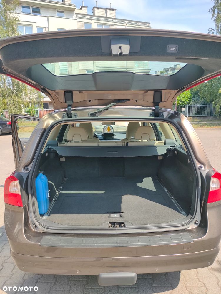 Volvo V70 D4 Momentum - 8