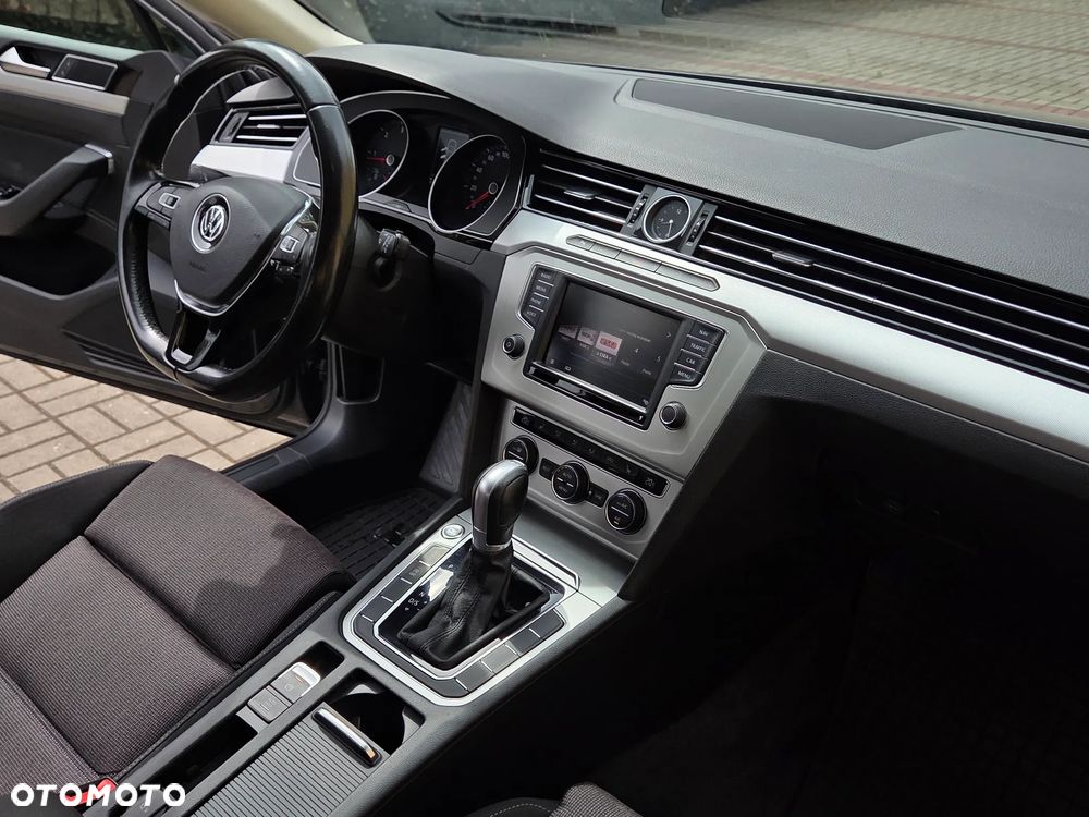 Volkswagen Passat 2.0 TDI SCR DSG Comfortline - 22