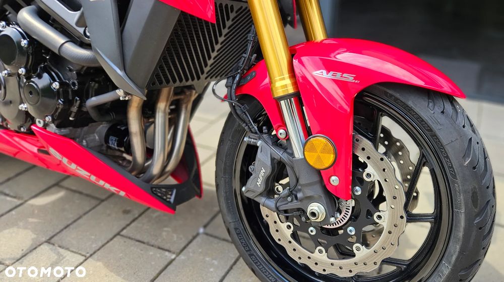 Suzuki GSX - 14