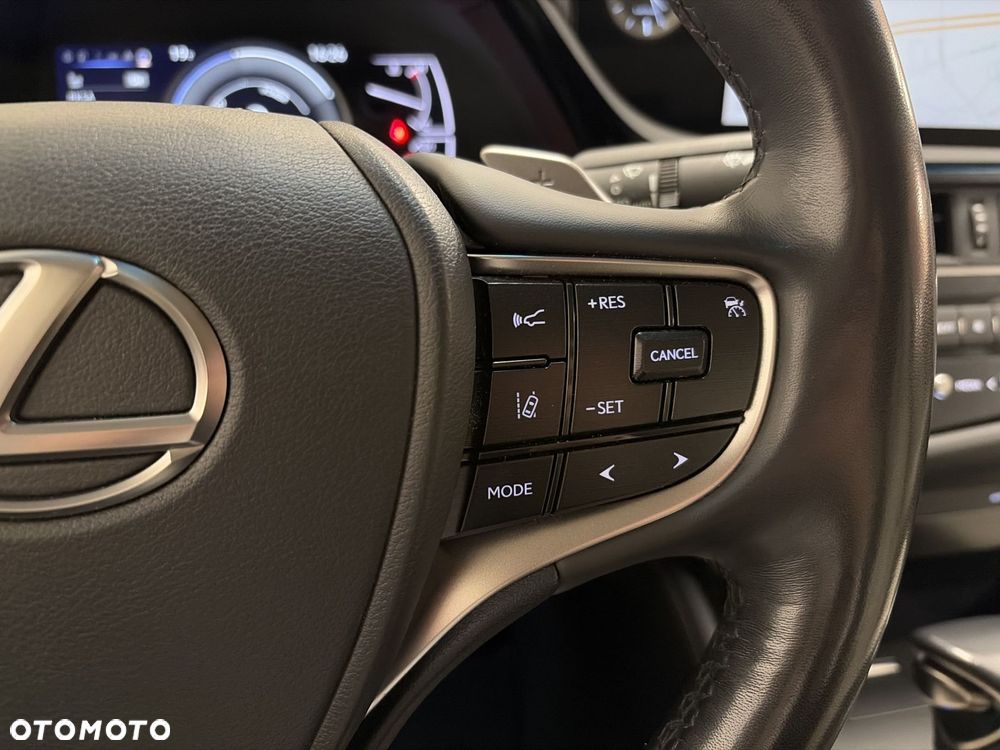 Lexus ES 300h Business Edition - 14