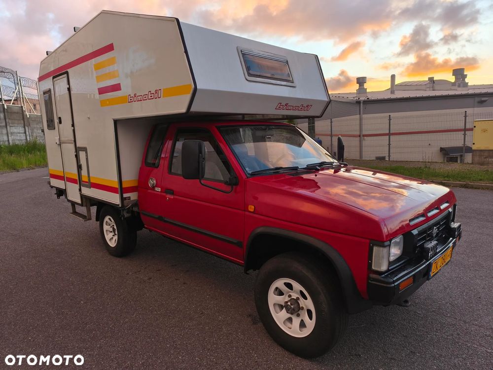 Nissan Pickup - 2