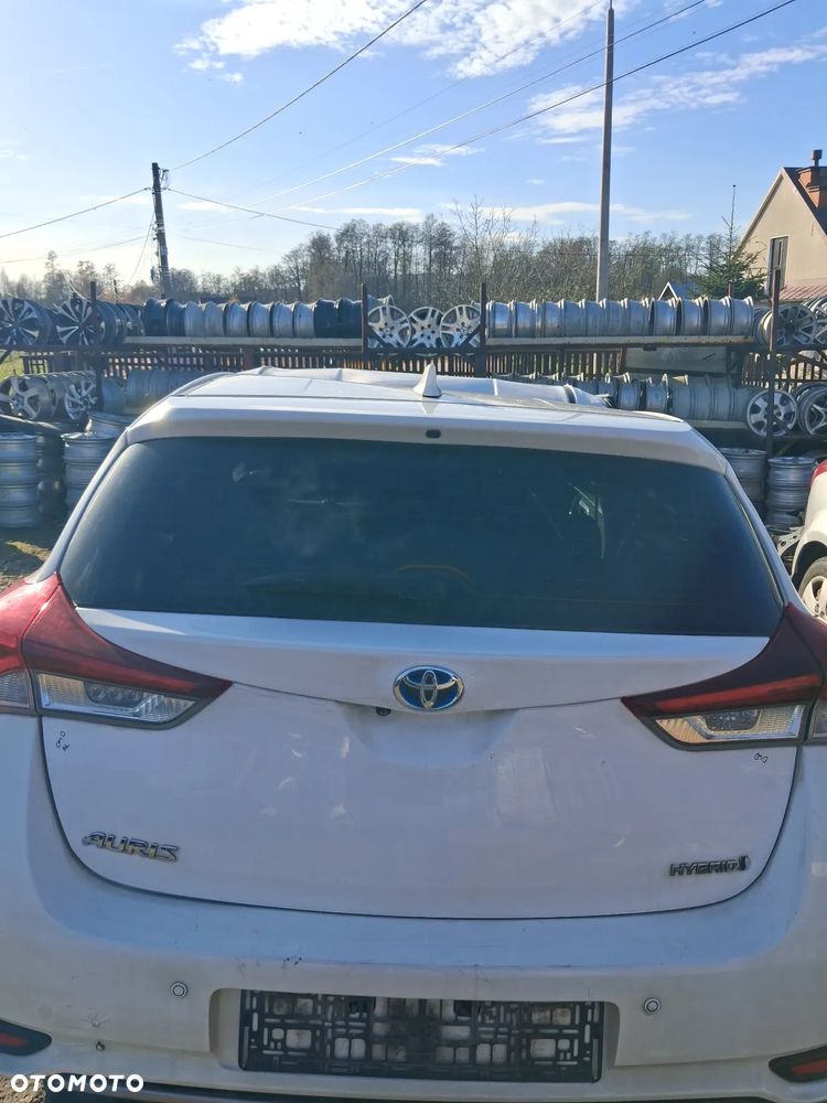 Toyota Auris E18 klapa bagaznika 040 - 3