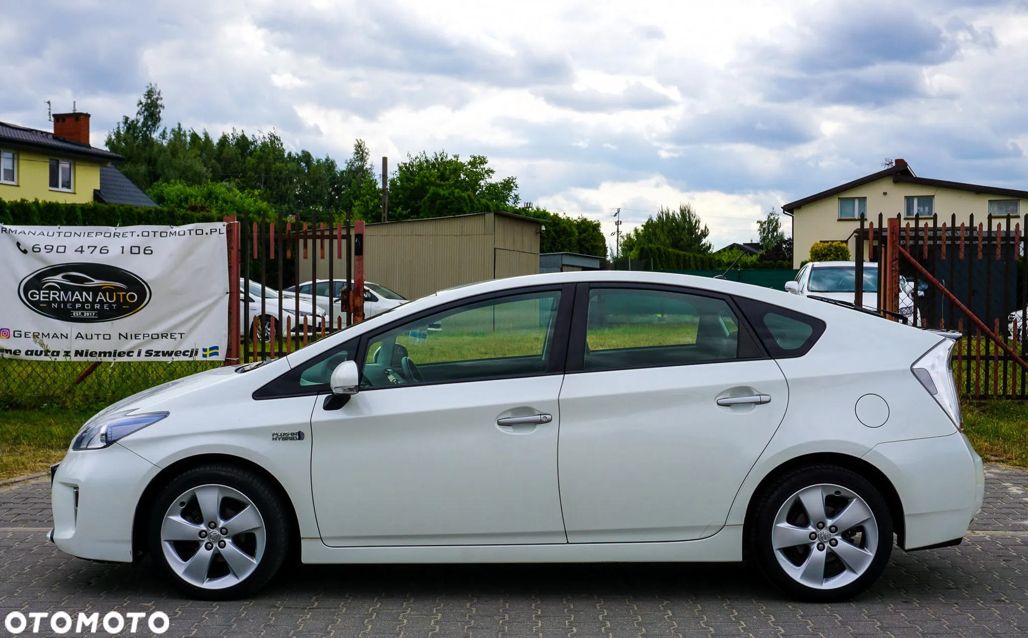 Toyota Prius Plug-in (Hybrid) Life - 17