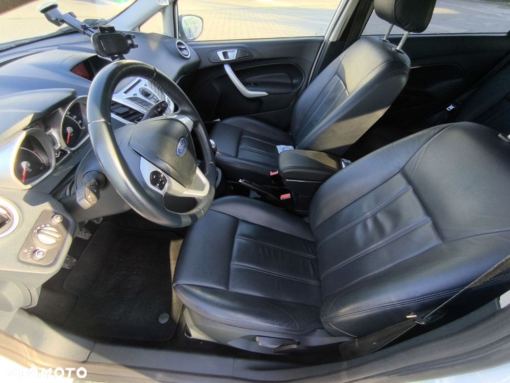 Ford Fiesta 1.6 TDCi DPF Titanium - 8