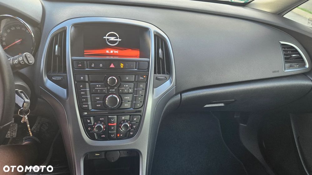 Opel Astra 1.4 Turbo 150 Jahre - 27