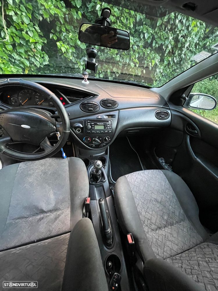 Ford Focus 1.4 Ambiente - 10
