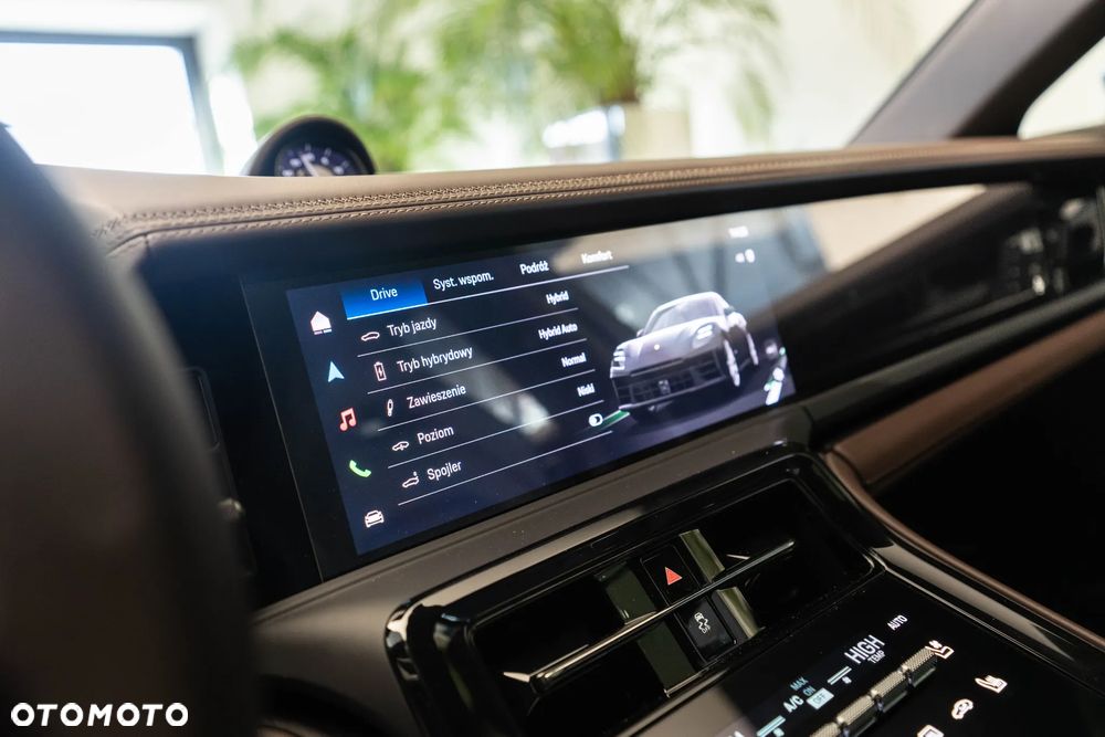 Porsche Panamera 4 E-Hybrid PHEV - 25