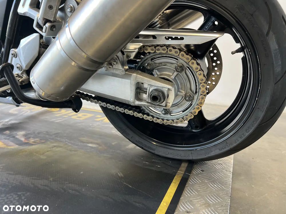 Suzuki GSX - 16