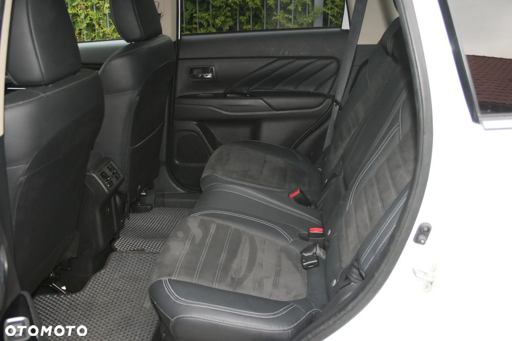 Mitsubishi Outlander Intense + - 15