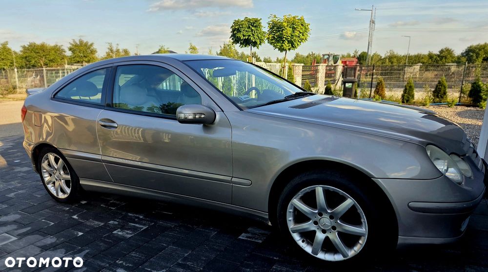 Mercedes-Benz Klasa C 180 Kompressor Sportcoupe - 3