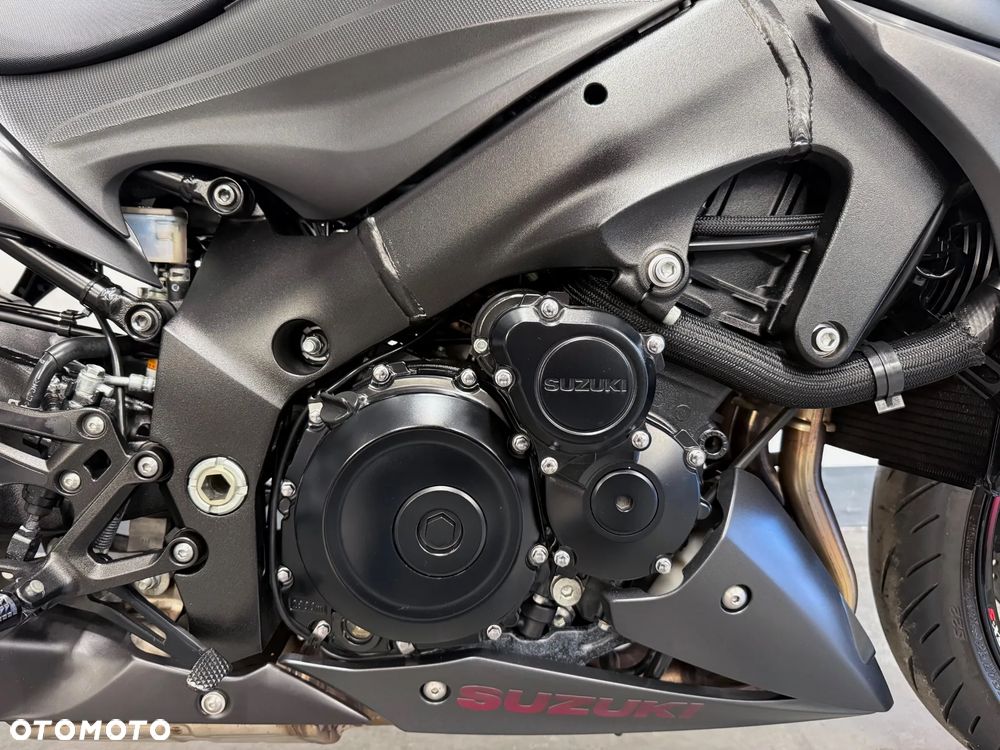 Suzuki GSX - 16