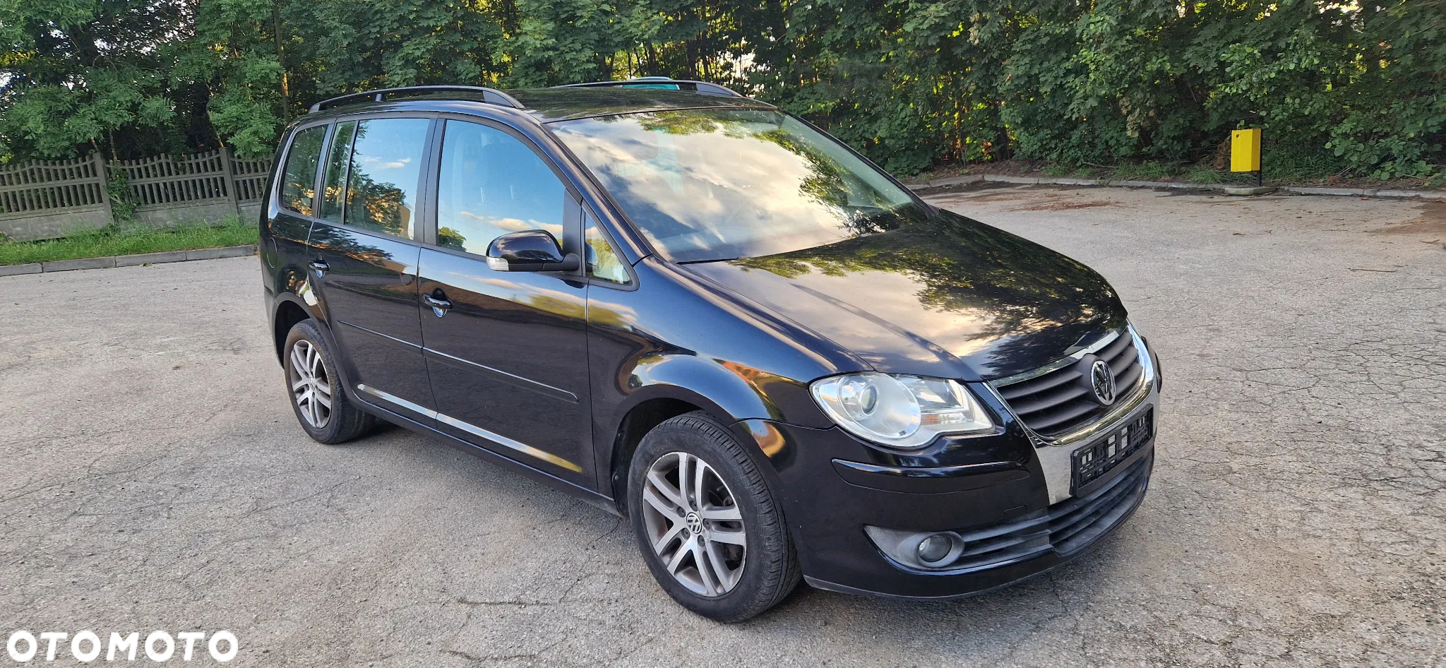 Volkswagen Touran 2.0 TDI Trendline DSG - 2