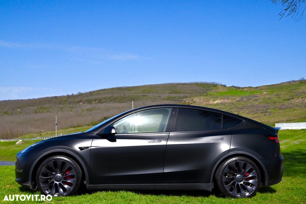 Tesla Model Y Performance - 4