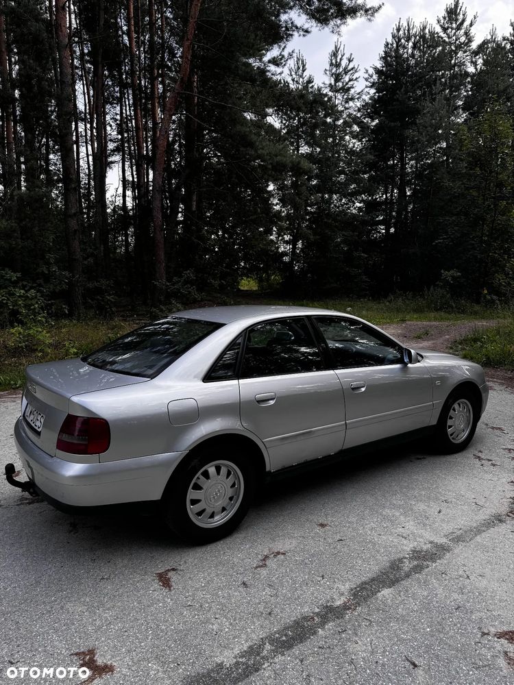 Audi A4 Limousine 1.8 - 5