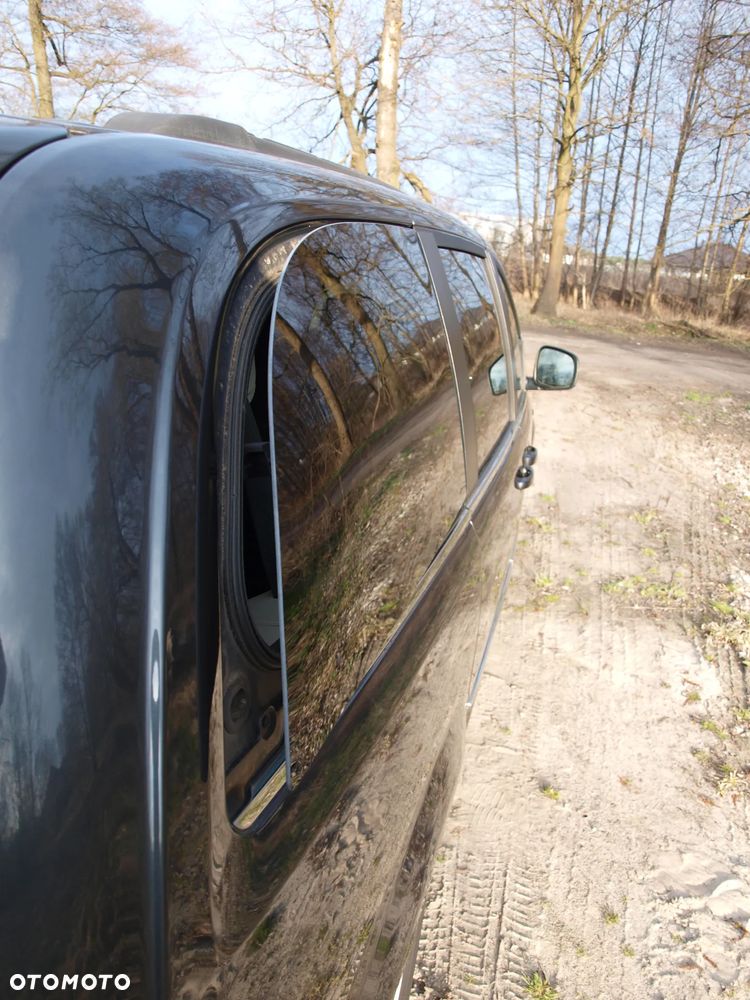 Chrysler Town & Country - 37