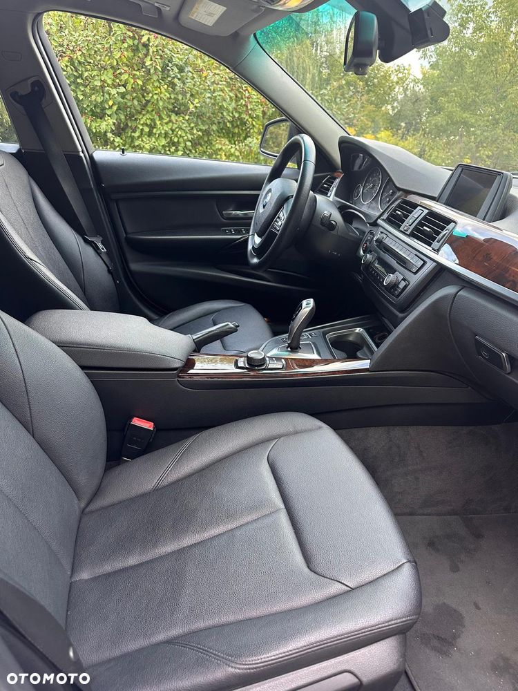 BMW Seria 3 328i Sport Line - 11