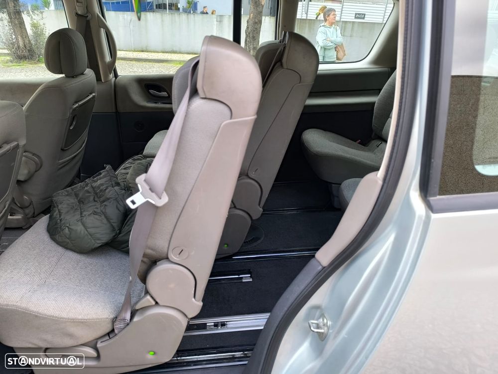 Renault Espace 2.2 dCi Confort 5L - 8