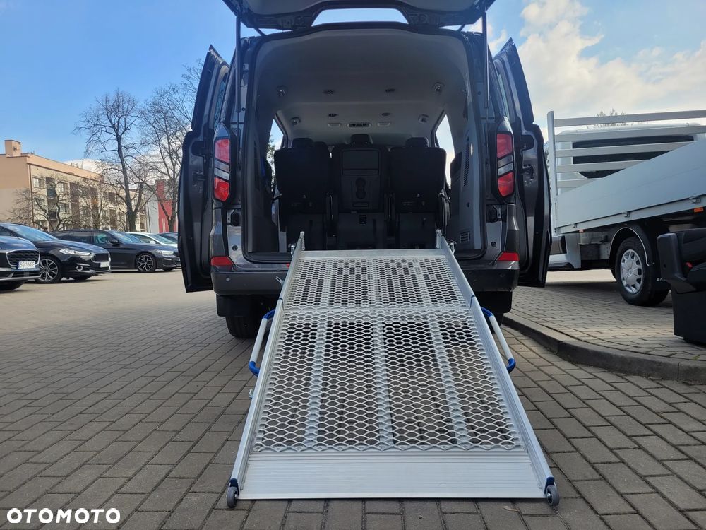 Ford Tourneo Custom - 8