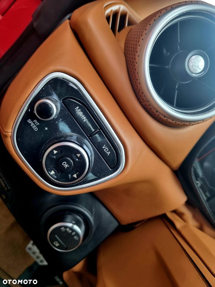 Ferrari California T - 21