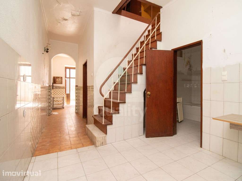 MORADIA T2 DUPLEX COM PROJECTO, NO CENTRO DO BARREIRO - Grande imagem: 5/21