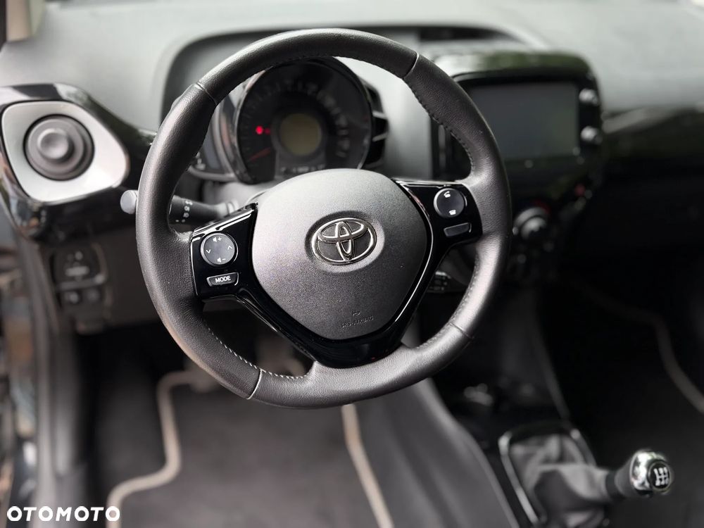 Toyota Aygo x-clusiv - 8