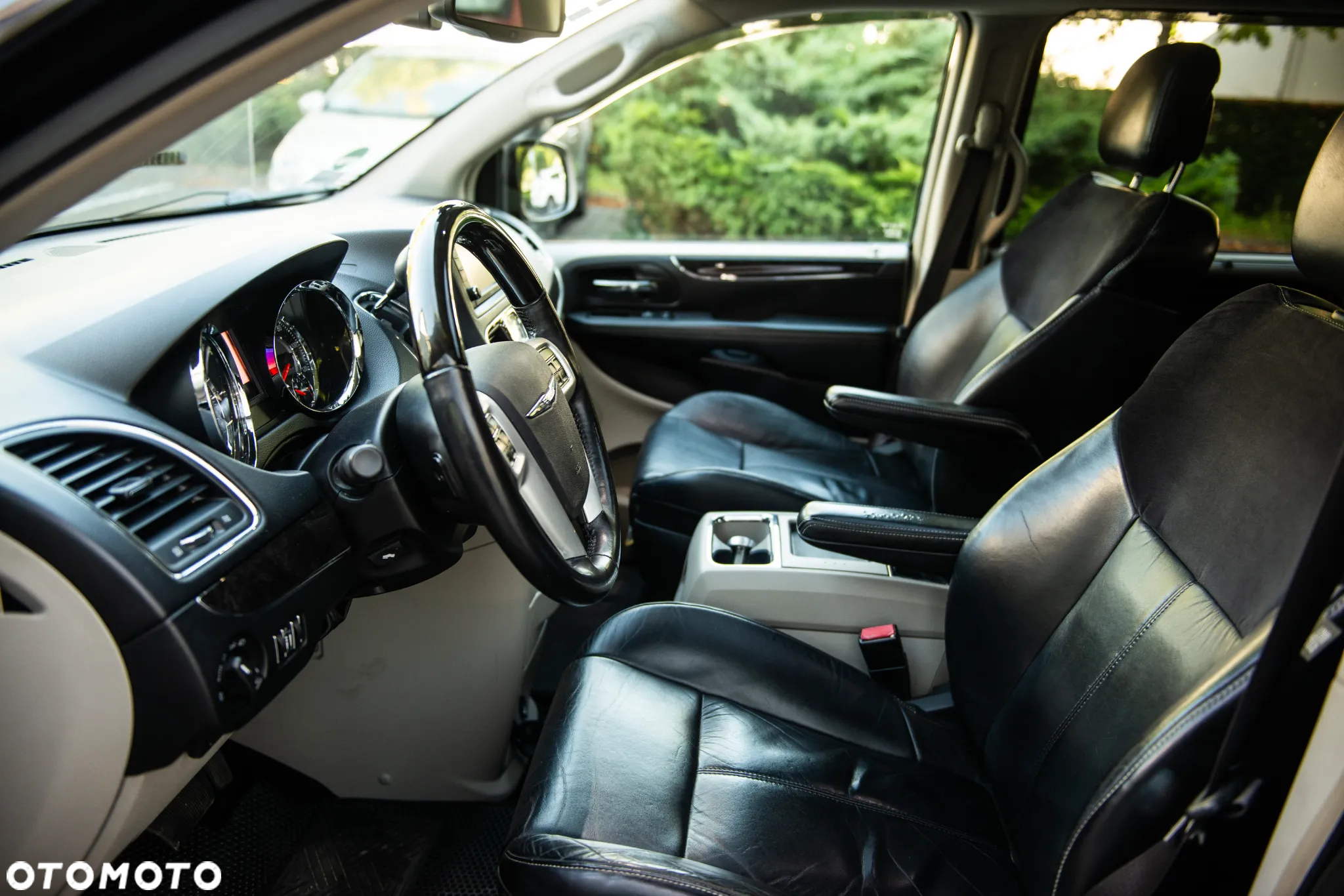 Chrysler Town & Country 3.6 Limited - 17