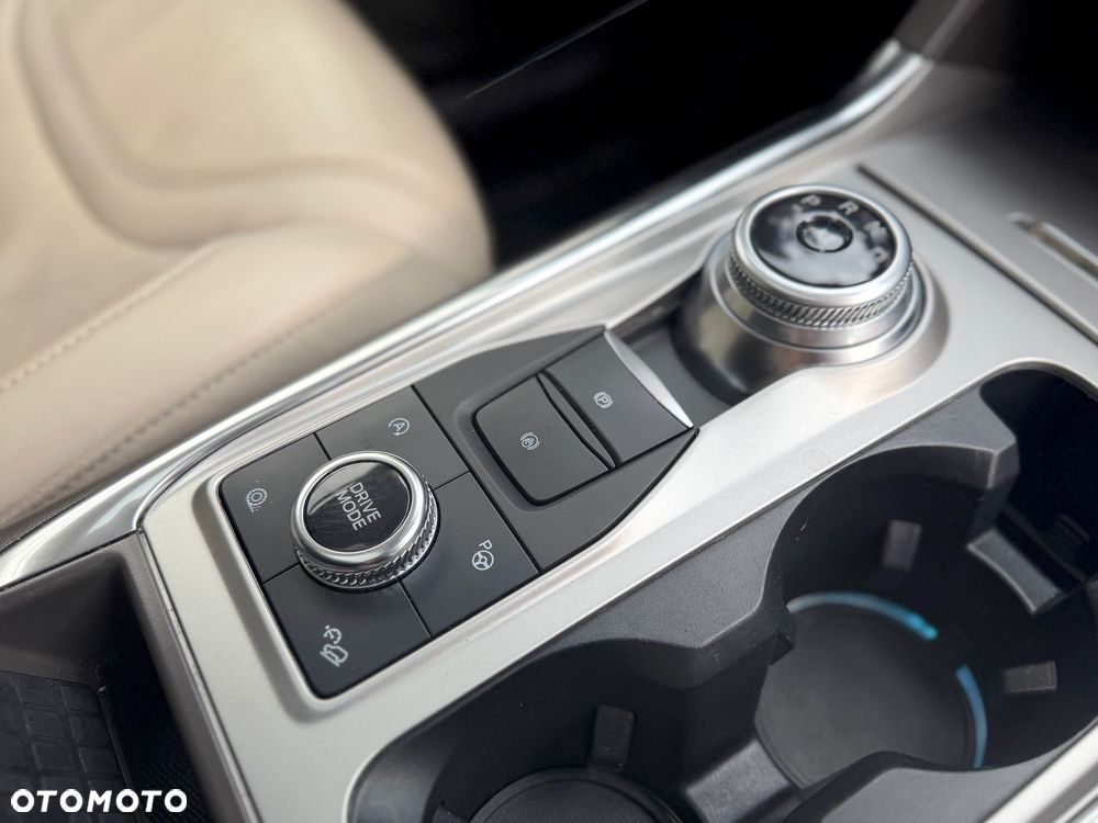 Ford Explorer EcoBoost Plug-in Hybrid ST-LINE - 32