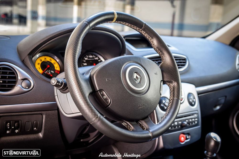 Renault Clio 2.0 16V RS - 18