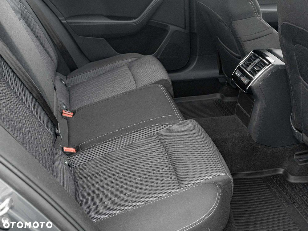 Skoda Superb 2.0 TDI SCR Style DSG - 29