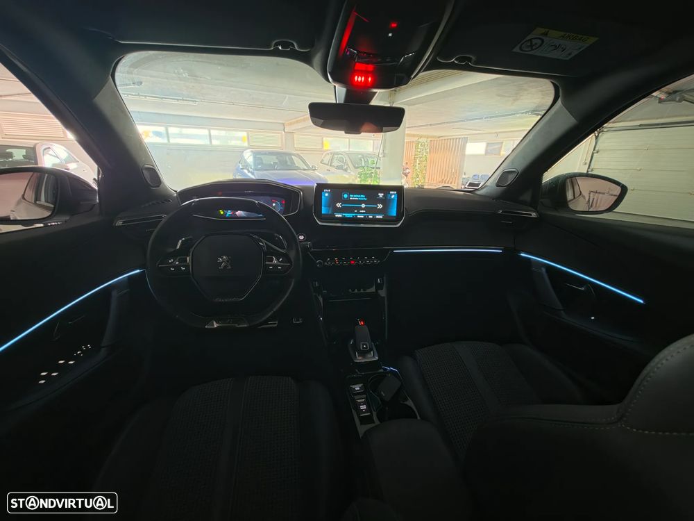 Peugeot 2008 1.2 PureTech GT Line EAT8 - 29