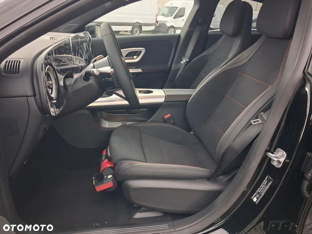 Mercedes-Benz CLA 200 mHEV 4-Matic 8G-DCT - 9