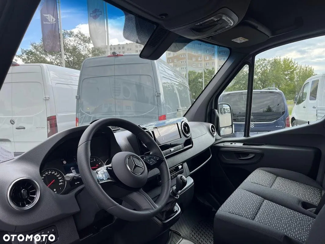 Mercedes-Benz Sprinter - 11