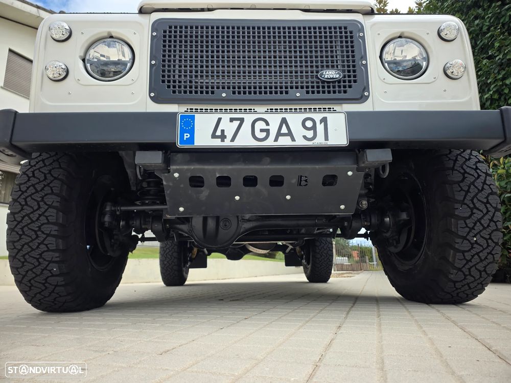 Land Rover Defender 90 2.4 CRD S - 27