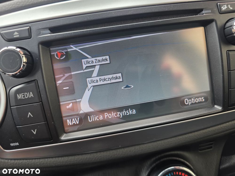 Toyota Yaris 1.0 Premium - 24