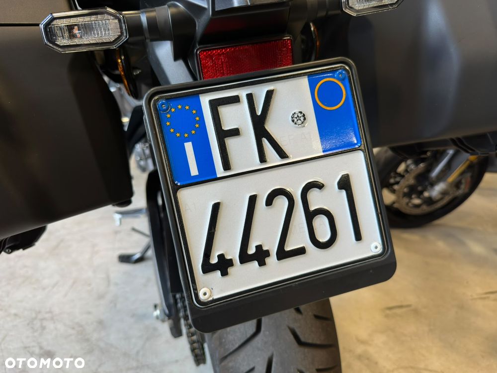 Suzuki GSX 1000 - 23