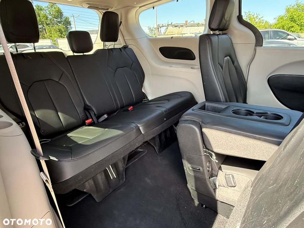 Chrysler Pacifica - 38