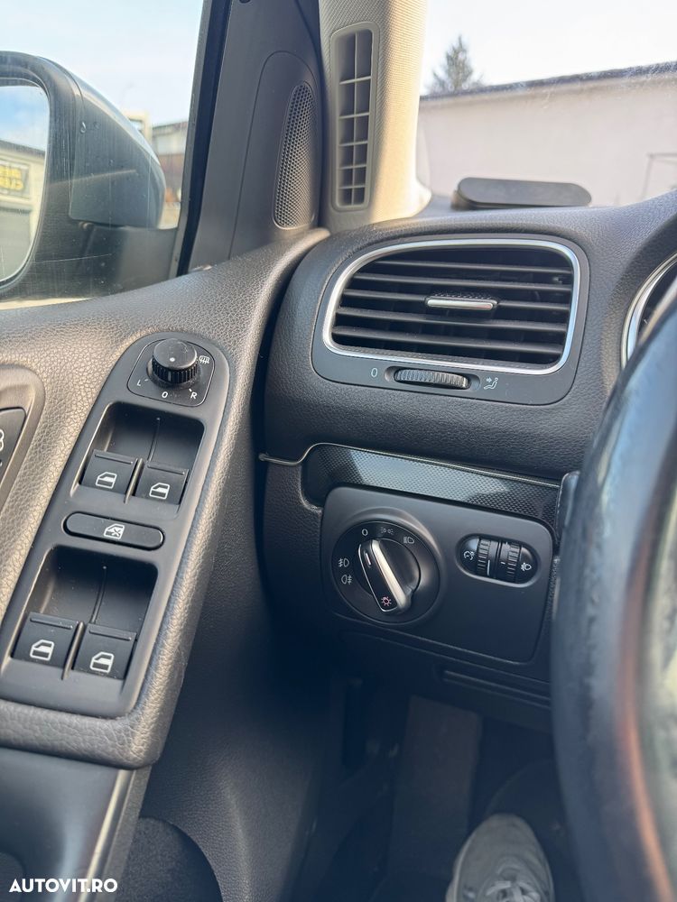 Volkswagen Golf 1.6 TDI DPF Style - 11