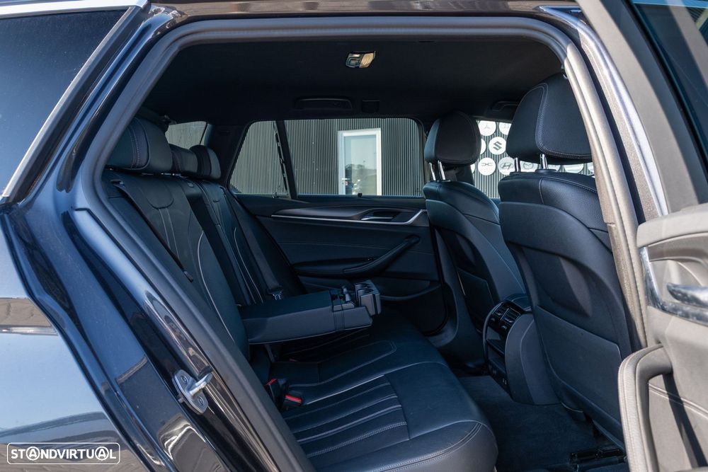 BMW 530 e Pack Desportivo M - 15