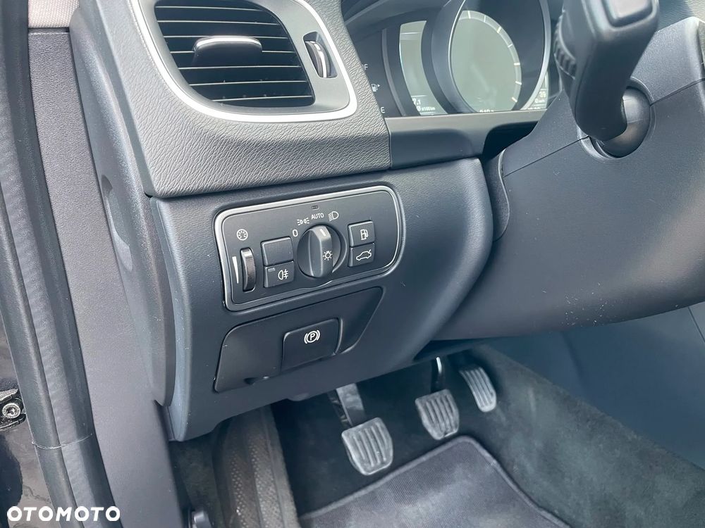 Volvo V60 D3 Momentum - 29