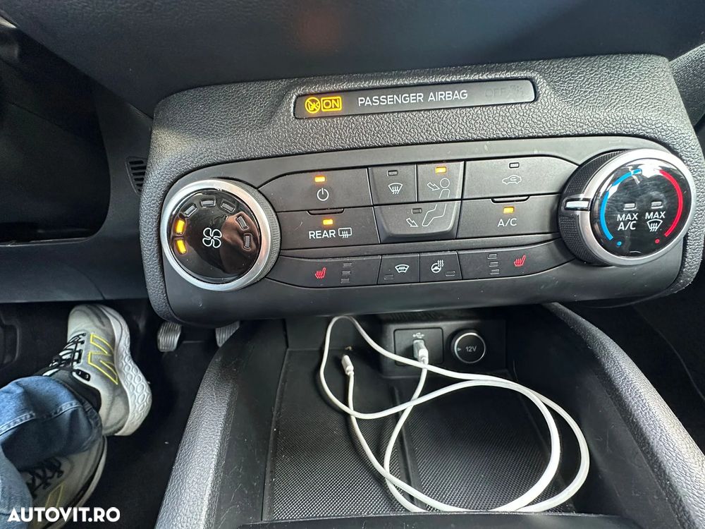 Ford Focus 1.0 EcoBoost 6MT MHEV Titanium X - 13