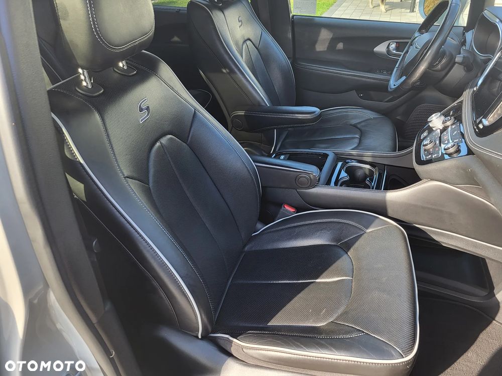 Chrysler Pacifica - 13