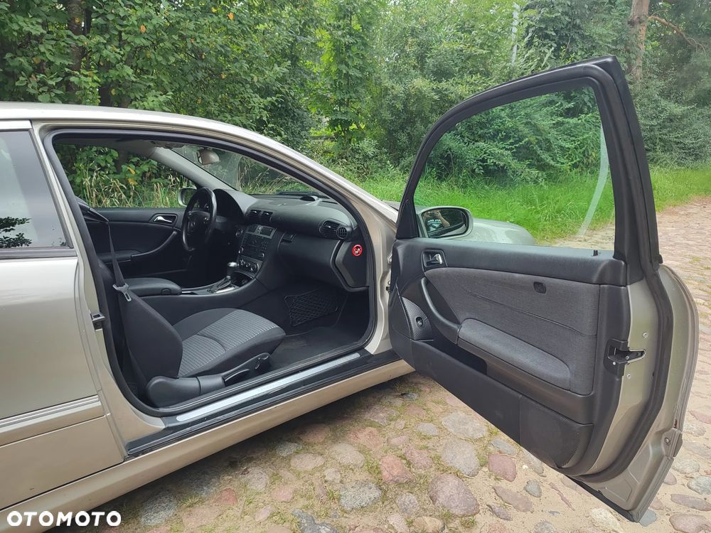 Mercedes-Benz Klasa C 220 CDI Sportcoupe Automatik - 38