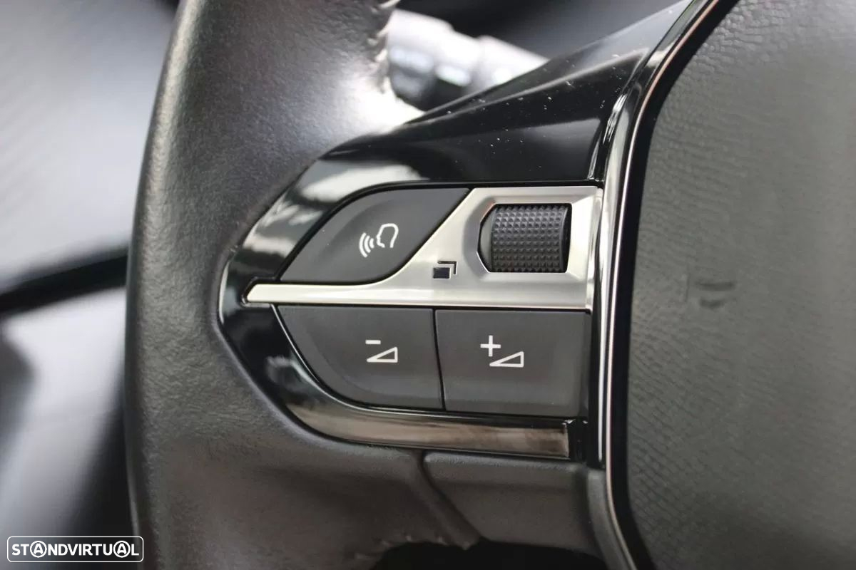 Peugeot 2008 1.2 PureTech Active Pack - 18