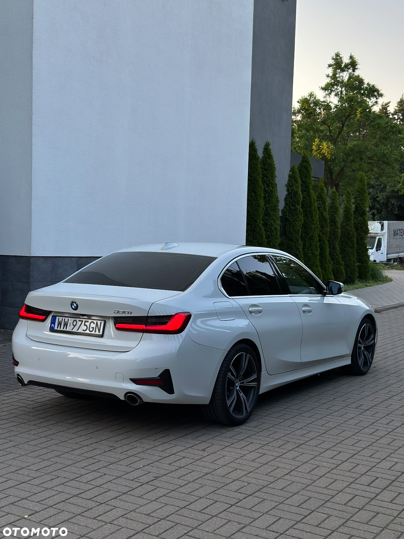 BMW Seria 3 330i Sport Line - 9