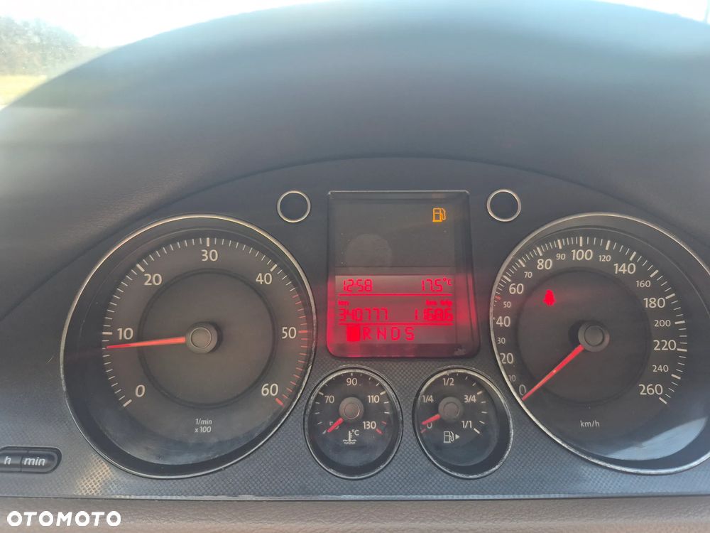 Volkswagen Passat 2.0 TDI Trendline DSG - 12